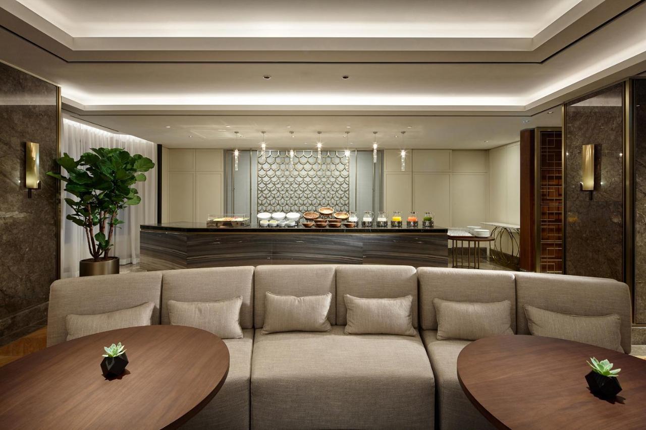 Lotte Hotel Seoul Executive Tower Екстериор снимка The lounge at the airport