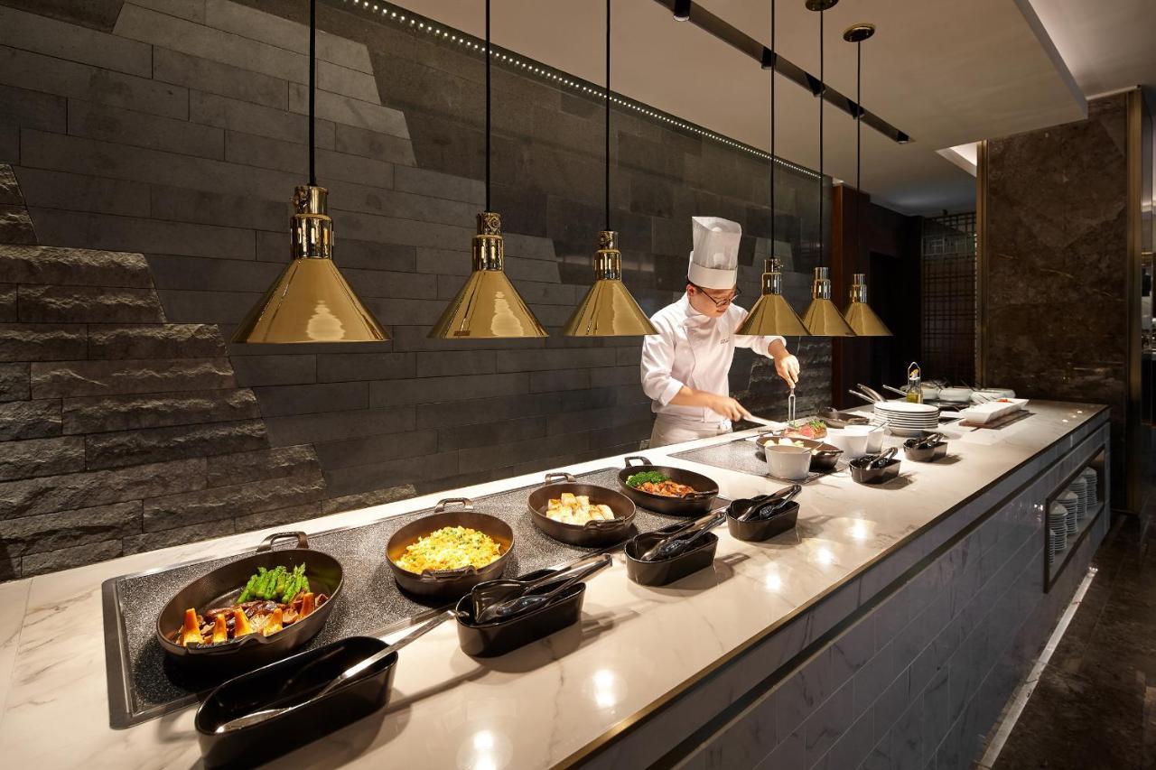 Lotte Hotel Seoul Executive Tower Екстериор снимка A live kitchen at the airport