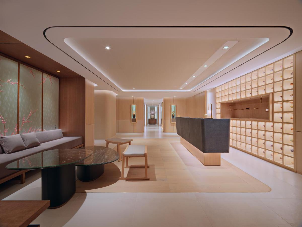 Lotte Hotel Seoul Executive Tower Екстериор снимка The interior of the new crematorium