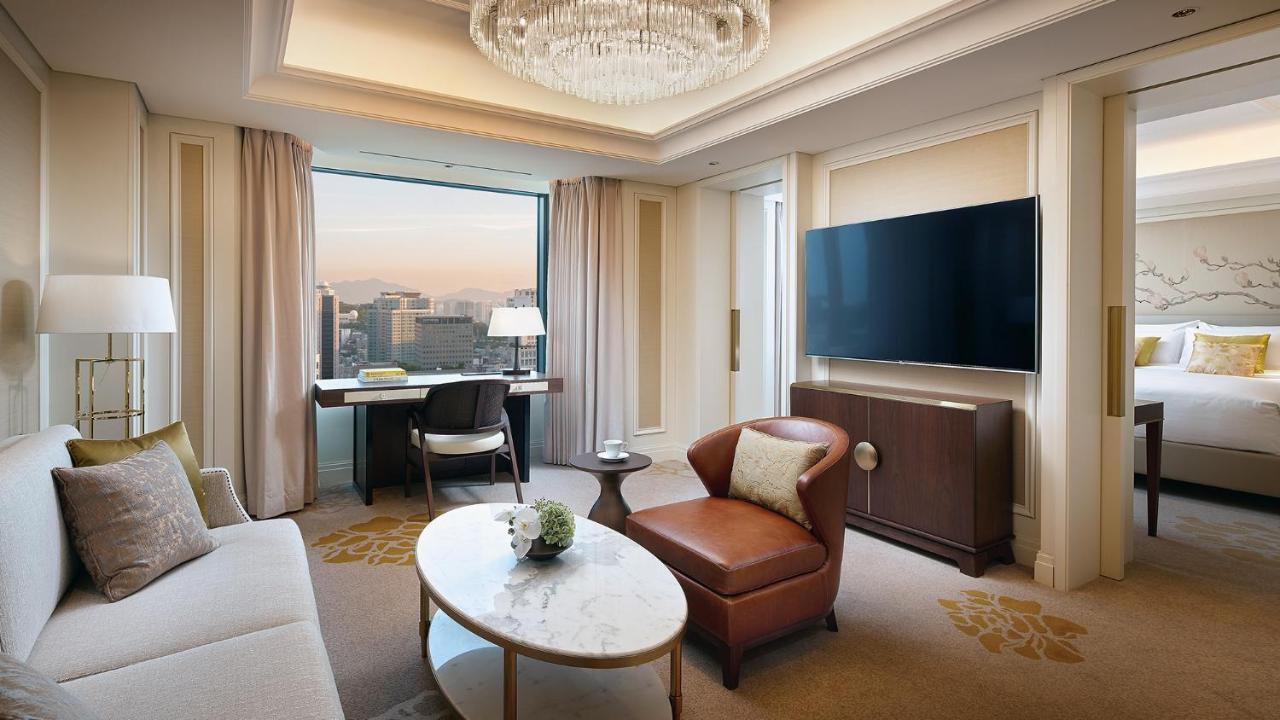 Lotte Hotel Seoul Executive Tower Екстериор снимка A living room in a suite at The Ritz-Carlton, Osaka