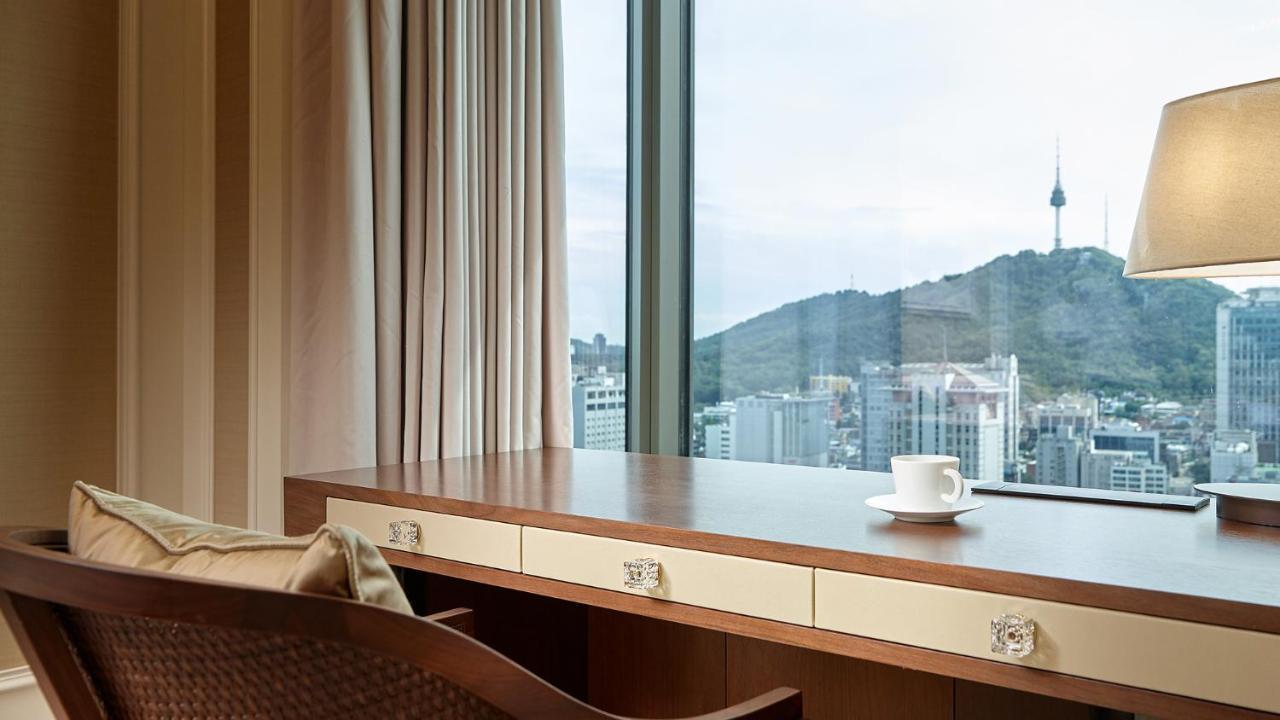 Lotte Hotel Seoul Executive Tower Екстериор снимка A room at the hotel