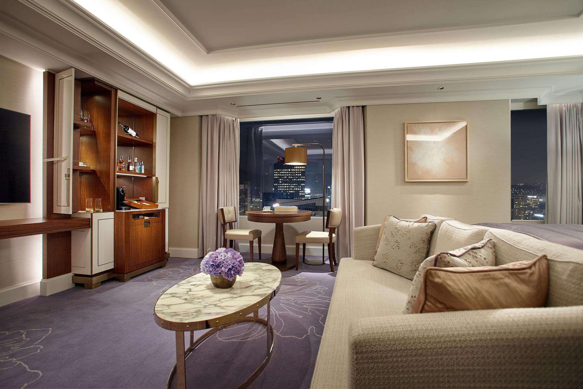 Lotte Hotel Seoul Executive Tower Екстериор снимка A suite at the Conrad Tokyo