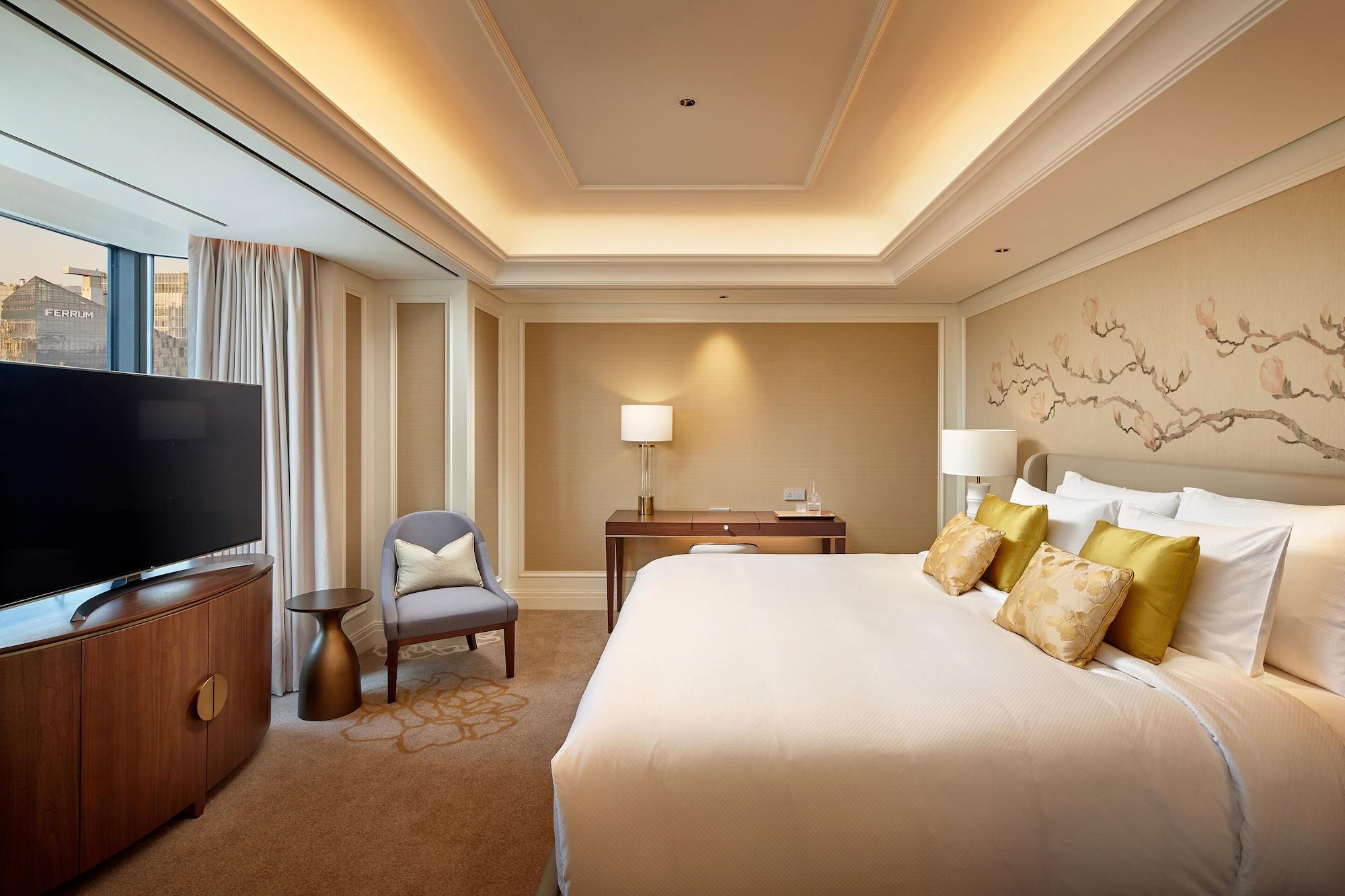 Lotte Hotel Seoul Executive Tower Екстериор снимка A bedroom at The Ritz-Carlton, Osaka