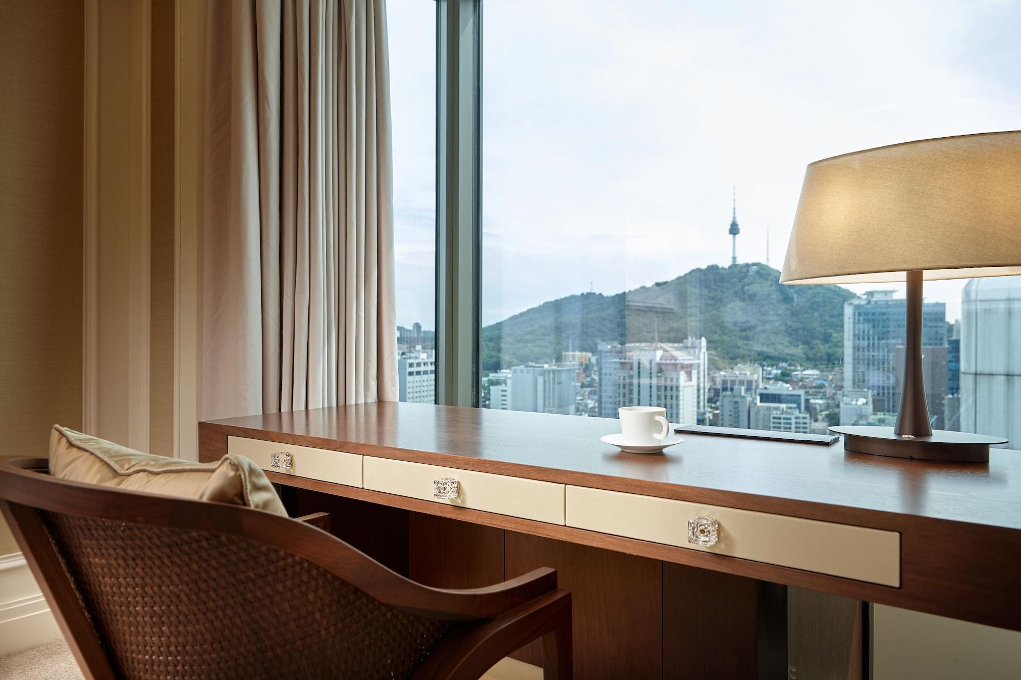 Lotte Hotel Seoul Executive Tower Екстериор снимка A view of N Seoul Tower from the hotel