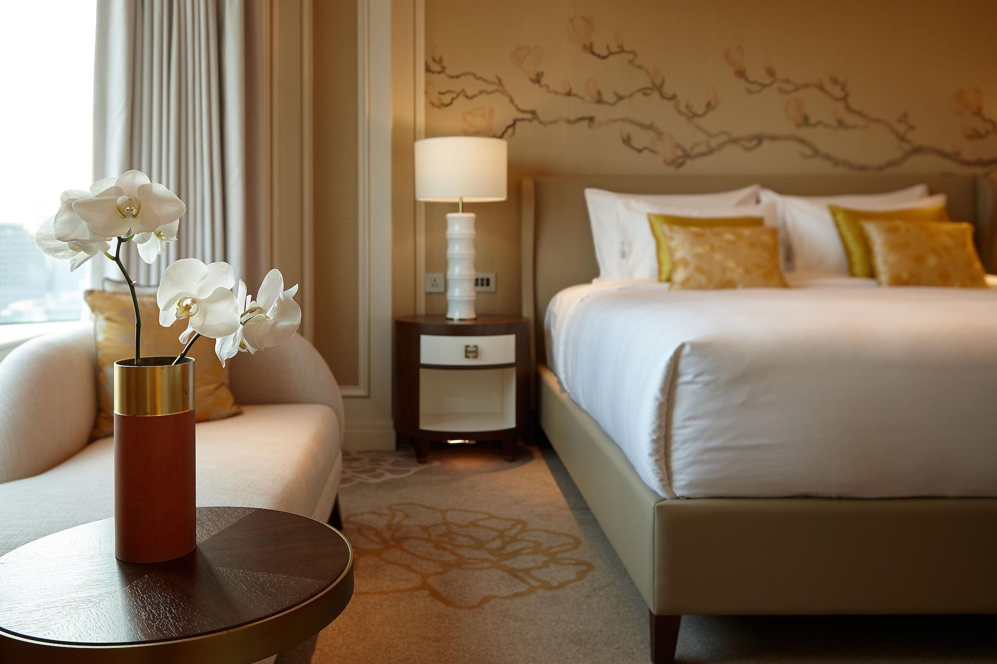 Lotte Hotel Seoul Executive Tower Екстериор снимка A bedroom at the hotel