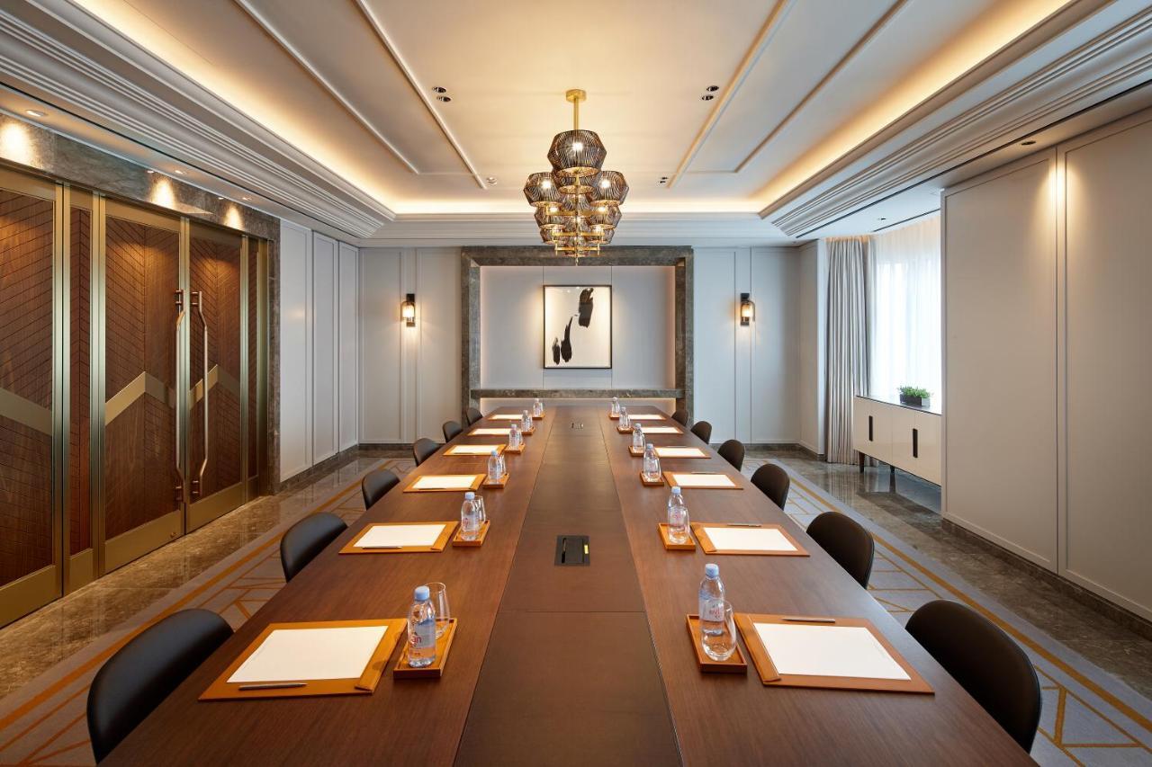 Lotte Hotel Seoul Executive Tower Екстериор снимка Meeting room at The Hari, London