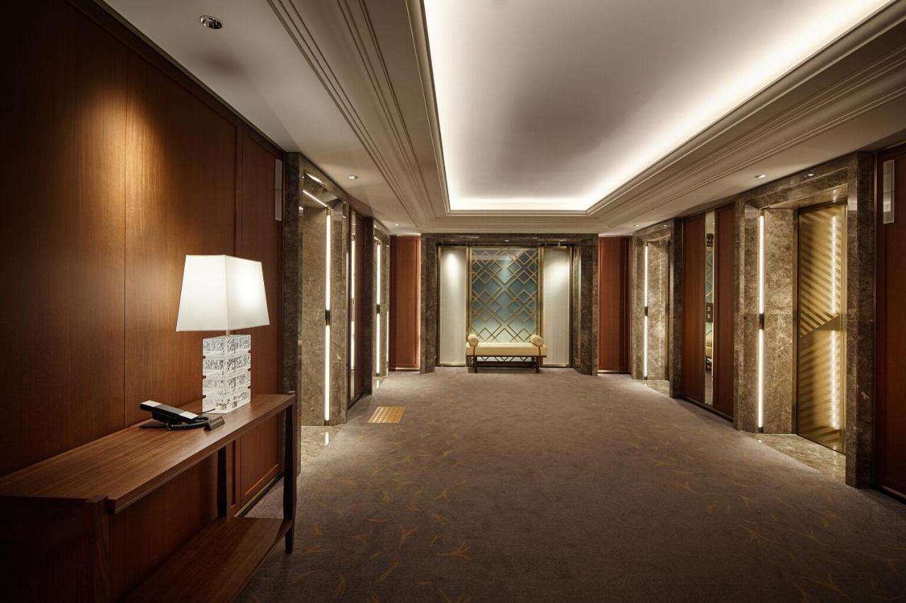 Lotte Hotel Seoul Executive Tower Екстериор снимка The elevator lobby